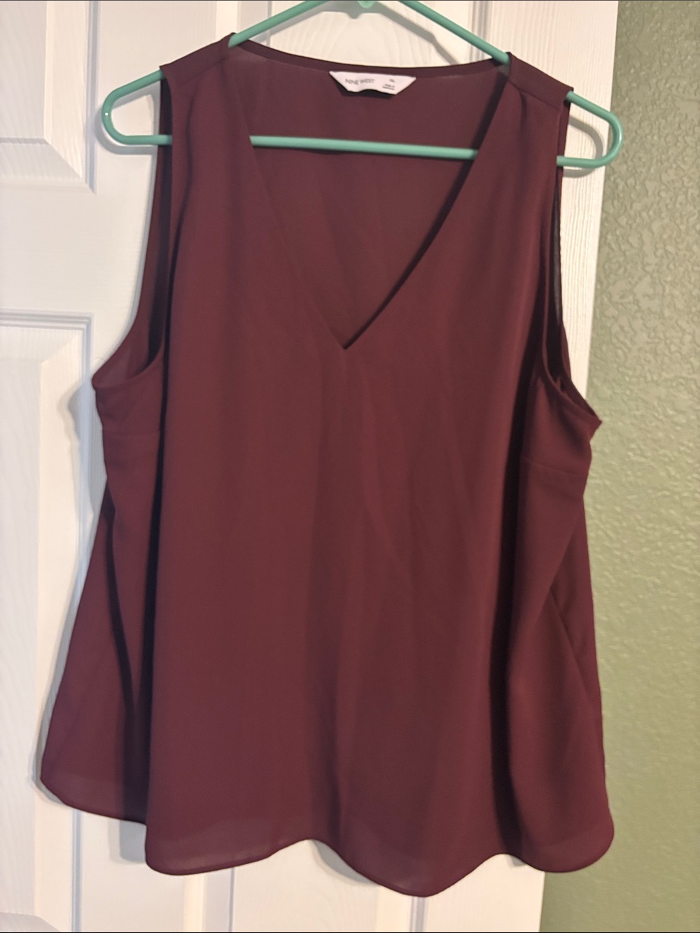 Nine West Burgundy V-Neck Sleeveless Chiffon Camisole